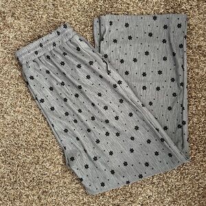 NWT Women’s Mikarose Serene Daisy Pants in Gunmetal Size M